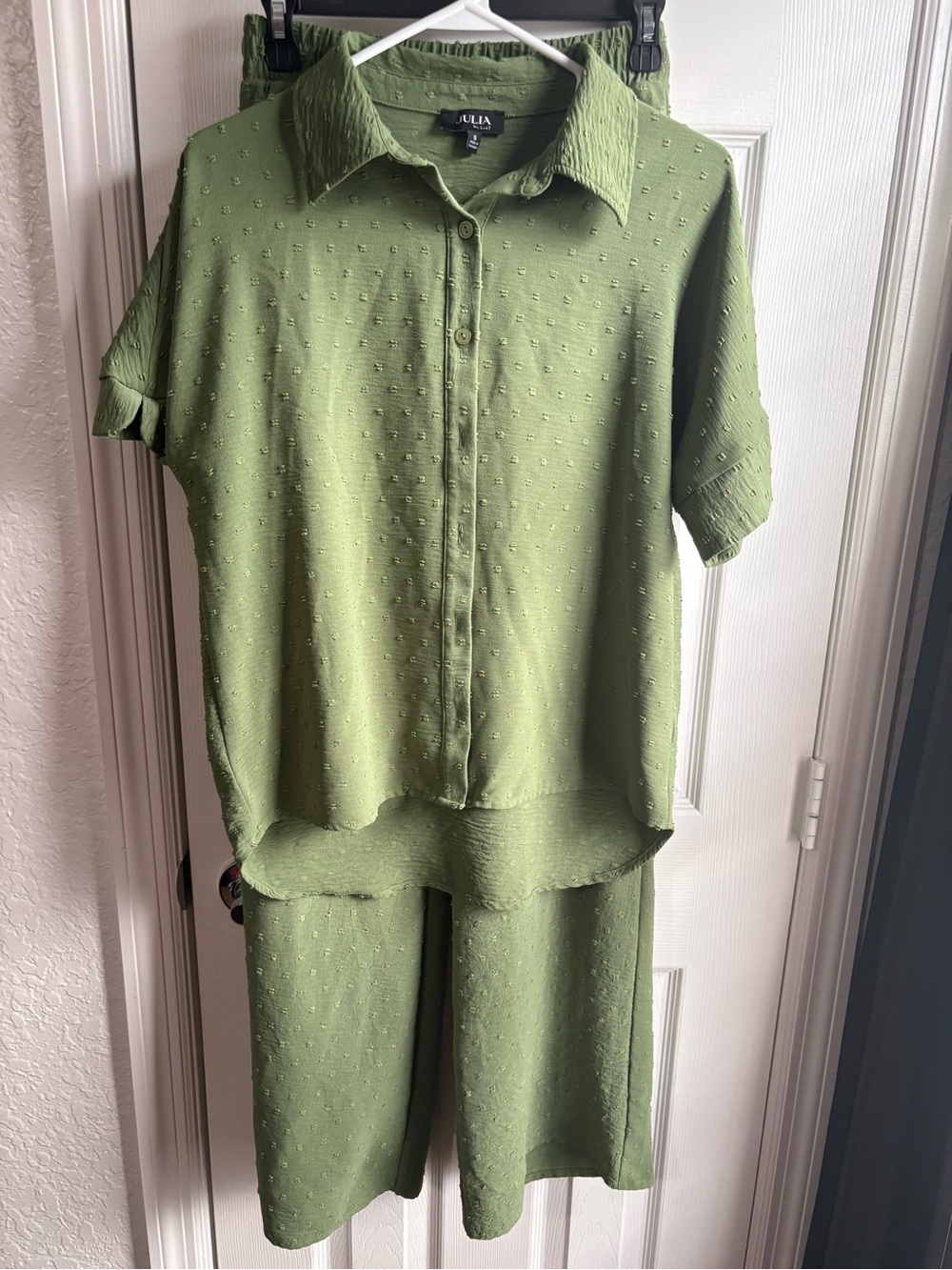Julia Green Textured Two-Piece Pant Set